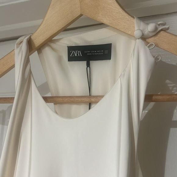 Elegant Cream Sleeveless Dress - Picture 8 of 8